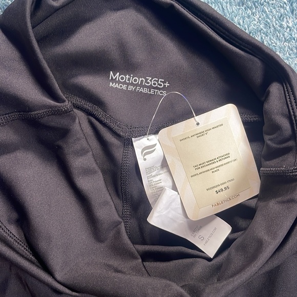 NWT Fabletics Anywhere Motion365+ High-Waisted 6" Short - black - Picture 3 of 8